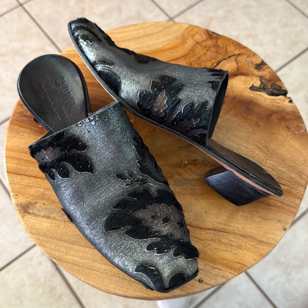 Cydwoq Vintage Floral Mules
